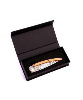 Kapesní nůž Deejo DEE027 Tattoo 37g juniper wood Art Nouveau v dárkové krabičce Kapesní nůž Deejo DEE027 Tattoo 37g juniper wood Art Nouveau v dárkové krabičce