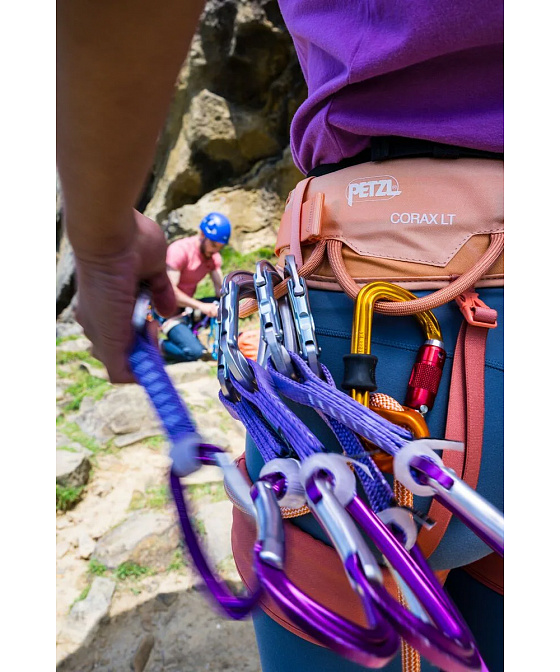 Petzl CORAX LT WOMEN CORAL SAND sedací úvazek oranžový