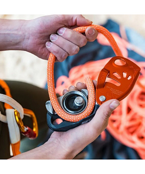 Petzl Jistící a slaňovací brzda Petzl Neox barva Šedá Petzl Jistící a slaňovací brzda Petzl Neox barva Šedá